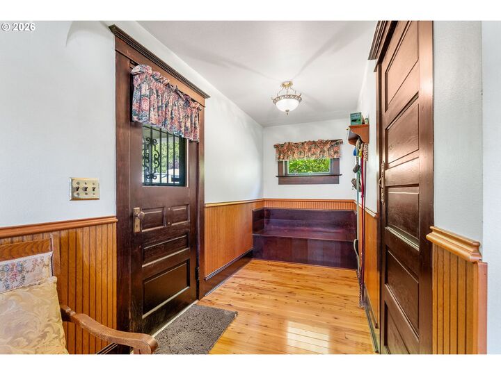 Property Photo: 115 SW Regulator St OR 97014