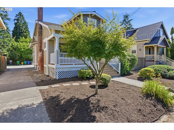 Property Photo: 6924 SE Martins St OR 97206