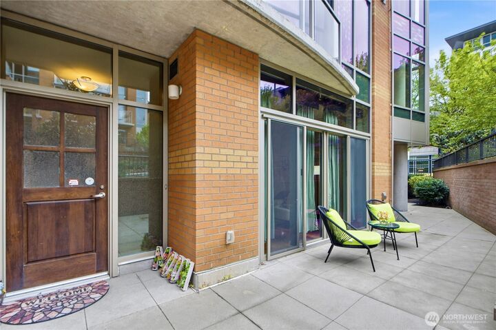 Property Photo:  10620 NE 9th Place Th-6  WA 98004 