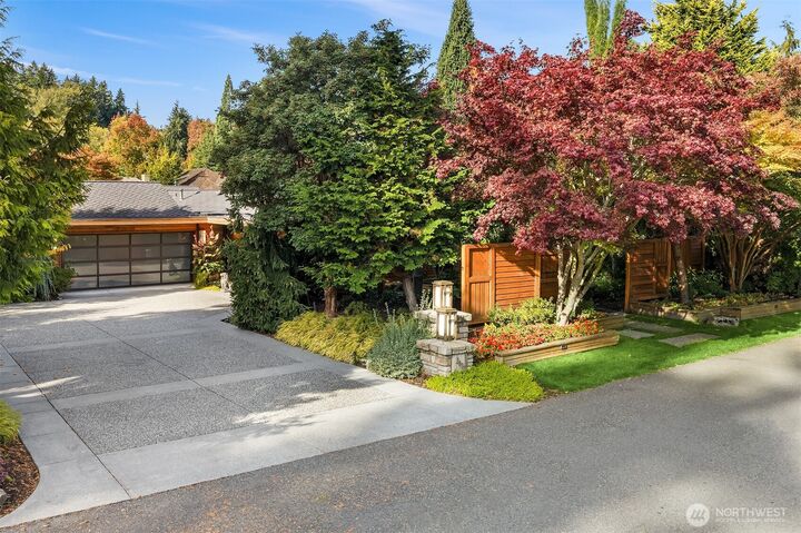 Property Photo:  3033  Fairweather Place  WA 98004 