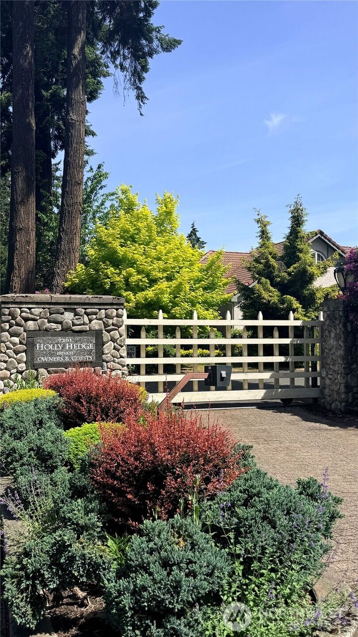 Property Photo:  7201  Holly Hedge Lane SW 10  WA 98499 
