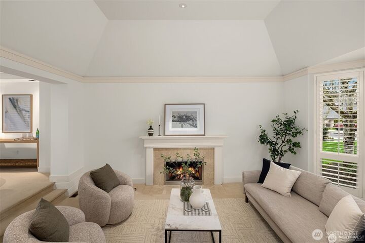 Property Photo: 1716 Bellevue Way NE WA 98004