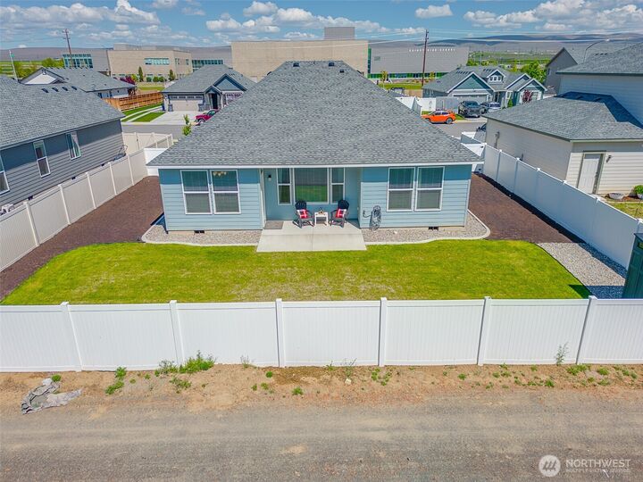 Property Photo:  324  L Street NE  WA 98848 