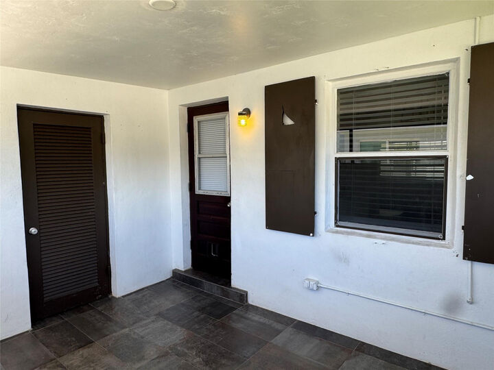 Property Photo:  925 N 32nd Avenue  FL 33021 