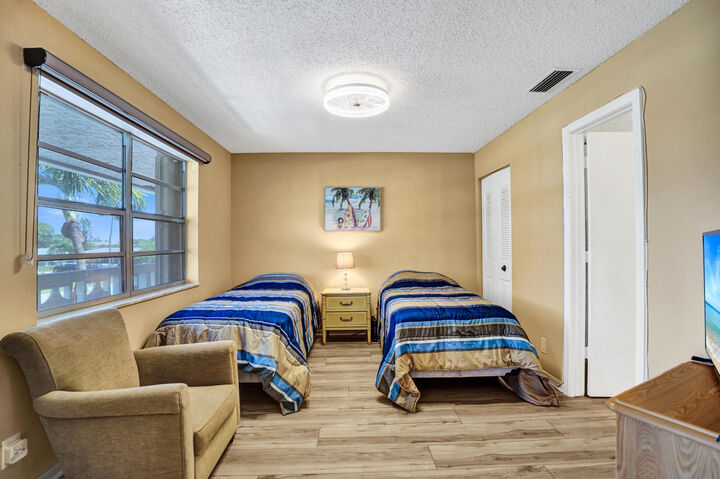 Property Photo: 1050 Citrus Way 203 FL 33445