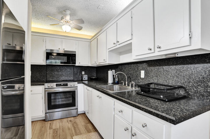 Property Photo:  1050 Citrus Way 203  FL 33445 