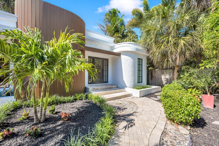 Property Photo: 1413 NE 4th Court FL 33301
