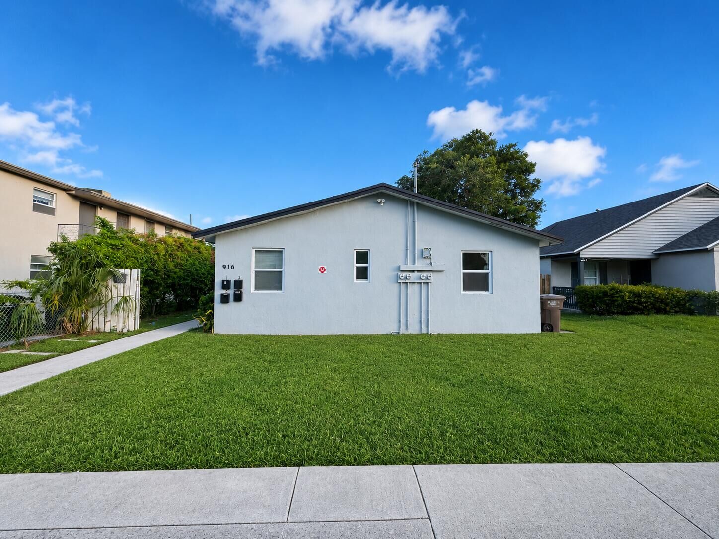 Property Photo:  916 4th Street 4  FL 33401 