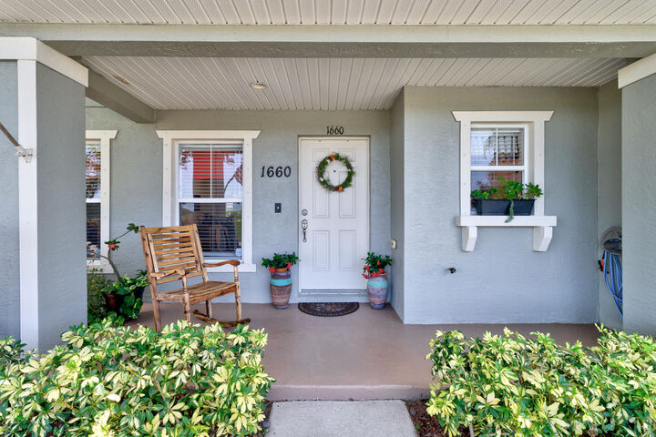 Property Photo:  1660 Pointe W Way  FL 32966 