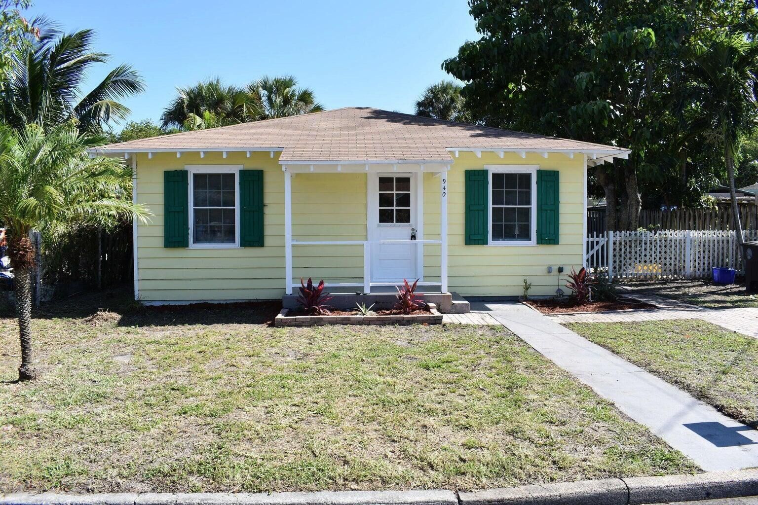 Property Photo: 940 Bignonia Road FL 33405