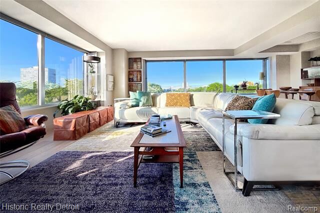 Property Photo:  1300 E Lafayette Street E 307  MI 48207 