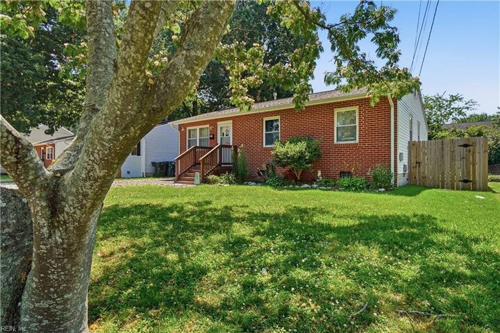 Property Photo:  419 Hunlac Ave  VA 23664 