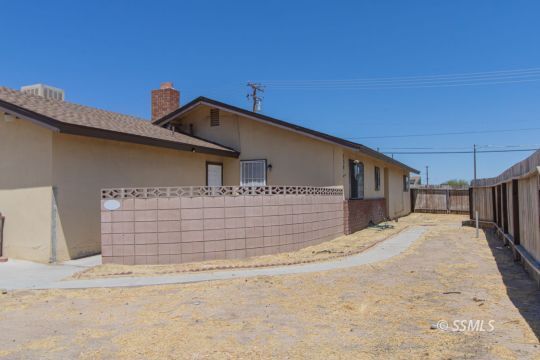 Property Photo: 150 E Upjohn Ave CA 93555
