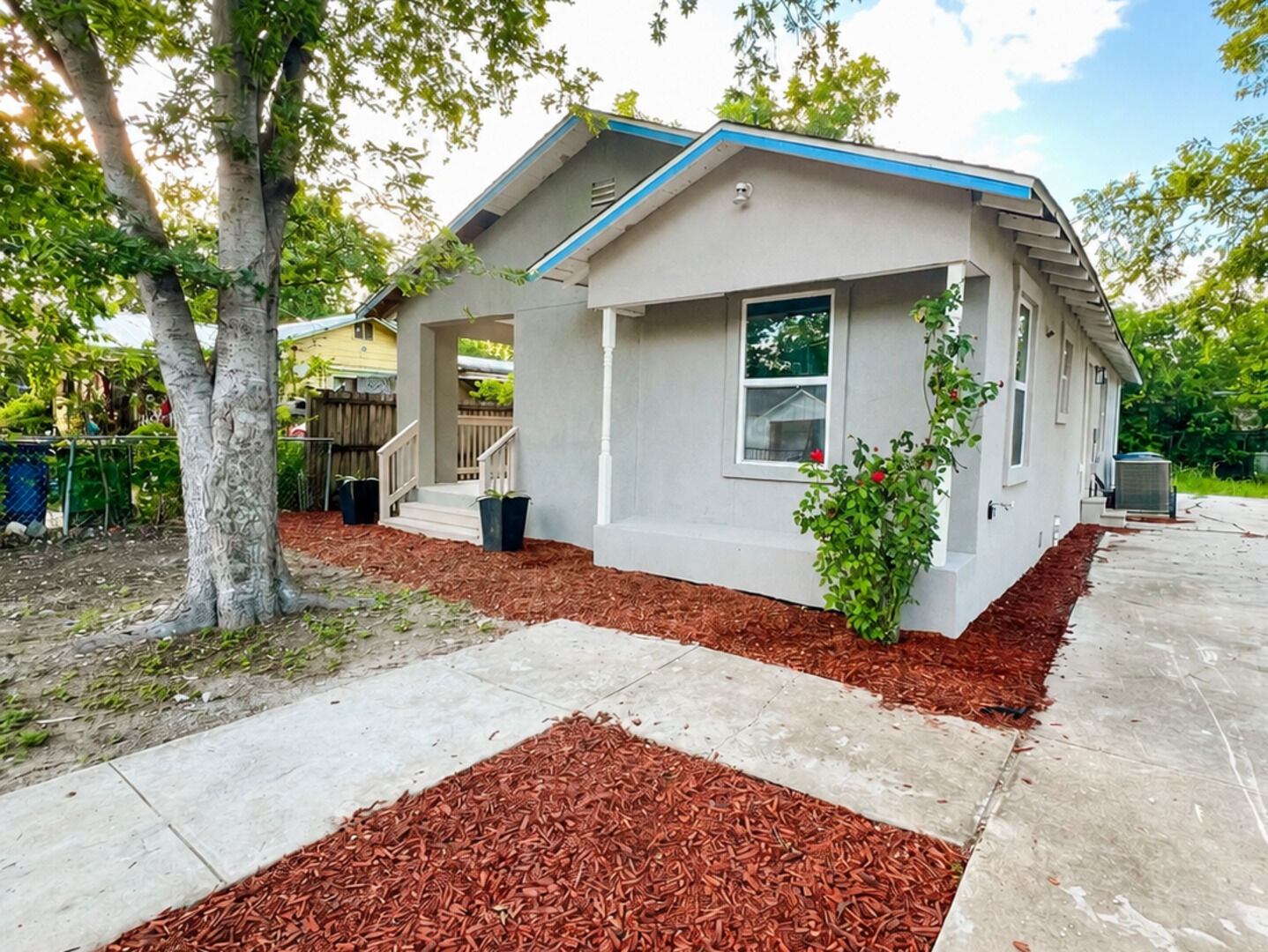 Property Photo: 839 Jean St TX 78207