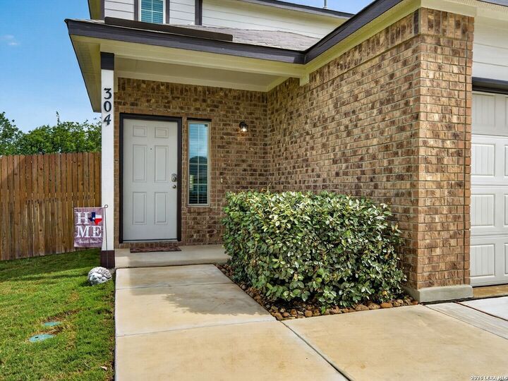 Property Photo: 304 Saddle Dawn TX 78108