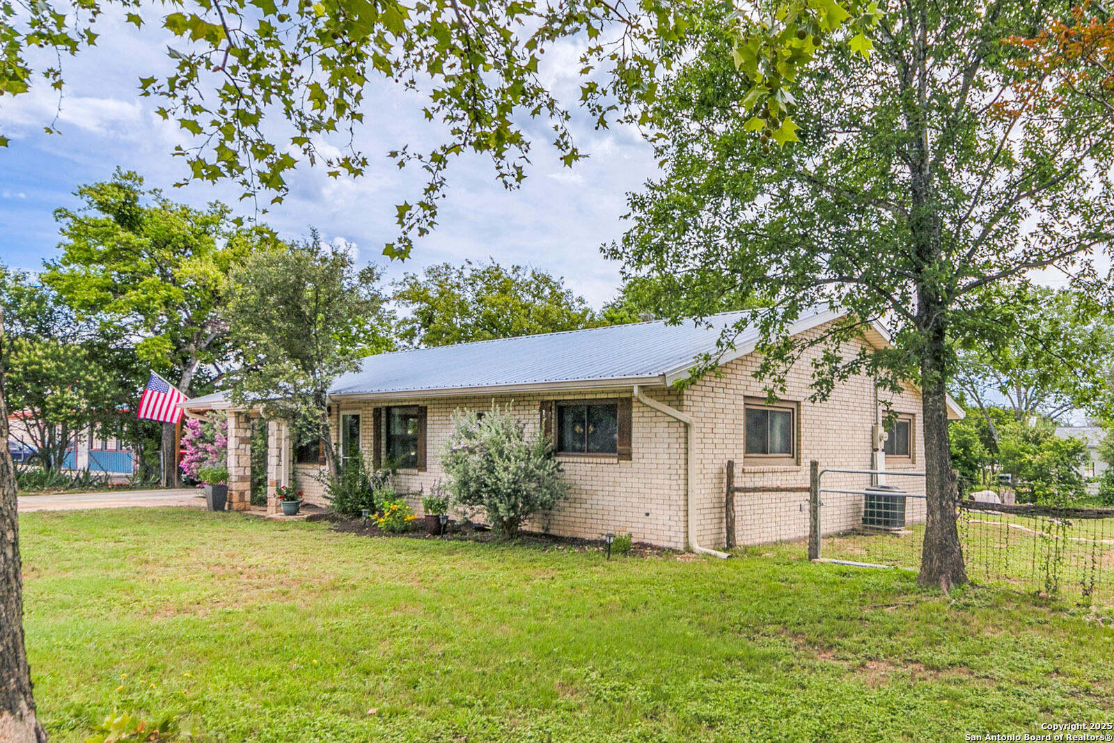 Property Photo:  103 Amber Dr  TX 78013 