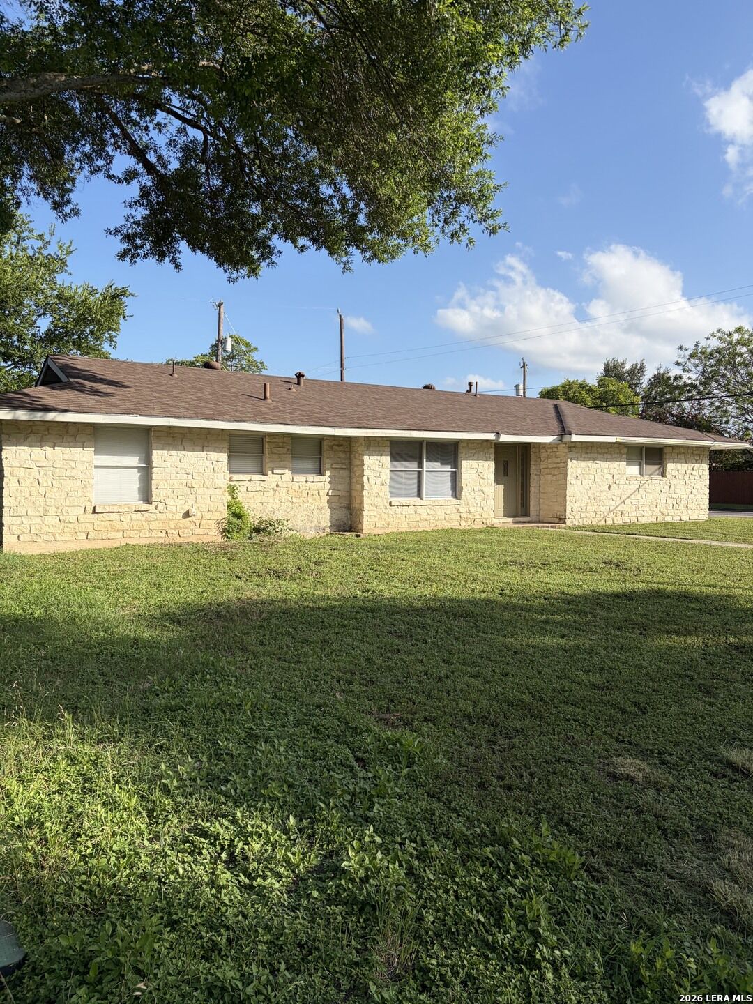 Property Photo:  302 E Byrd Blvd  TX 78148 