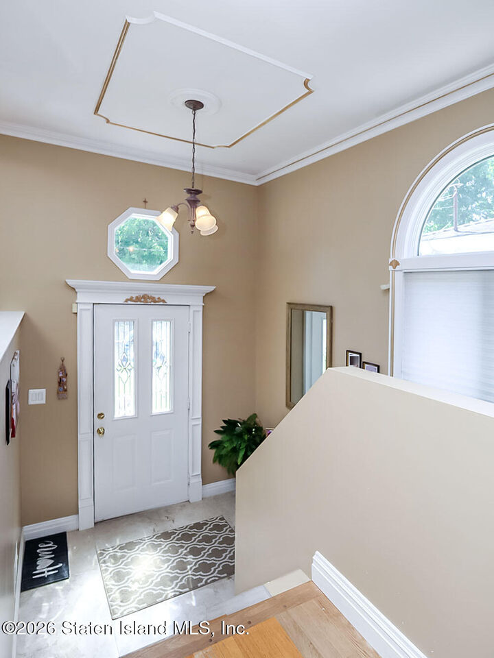 Property Photo: 428 Lenevar Avenue NY 10309