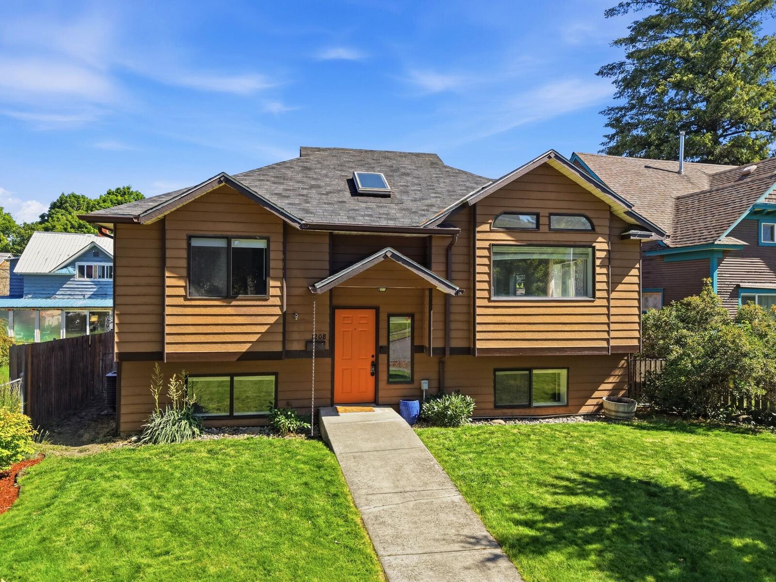 Property Photo: 1208 W Spofford Ave WA 99205