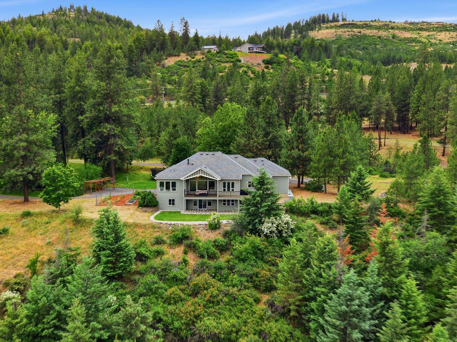Property Photo:  16919 N South Bank Rd  WA 99026 