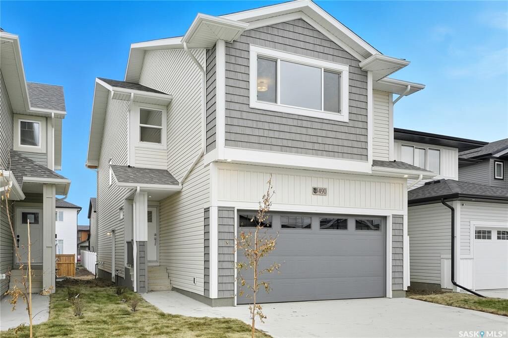 Property Photo: 321 Cockcroft Street SK S7V 1Y9