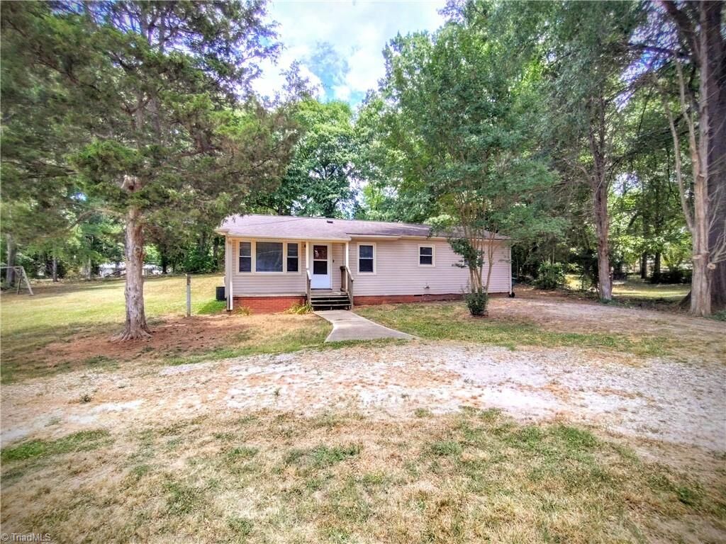 Property Photo: 826 Graylyn Drive NC 27263