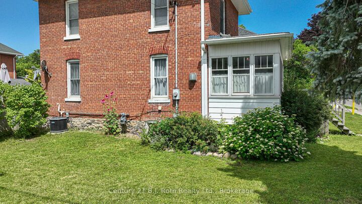 Property Photo:  33 Sussex Street S  ON K9V 3E7 