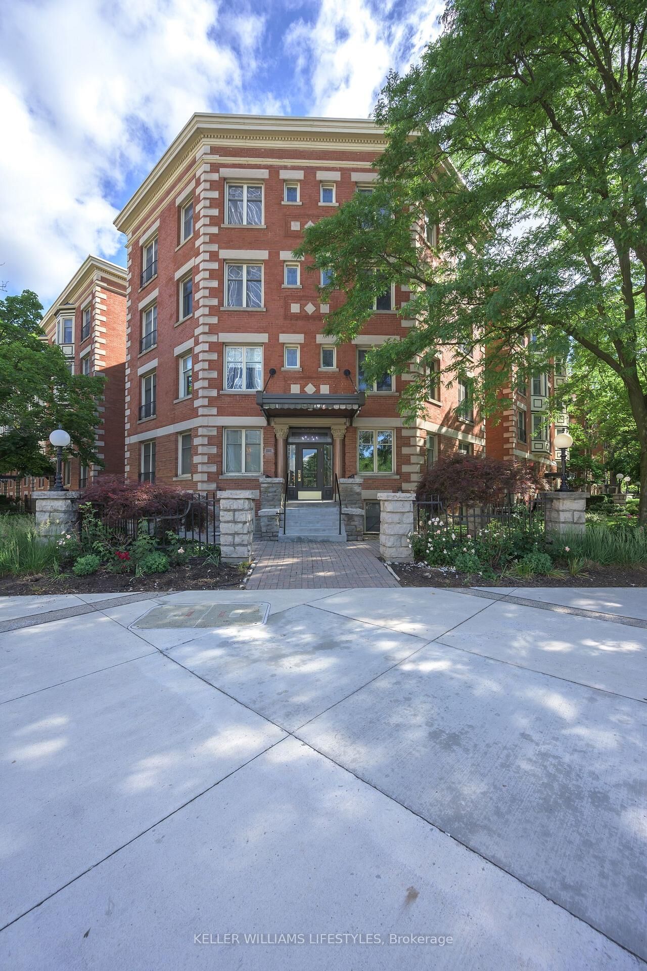 Property Photo: 460 Wellington Street 205 ON N6A 3P8