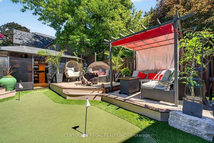 Photo de la propriété: 481 Camelot Drive W ON L1K 1M5