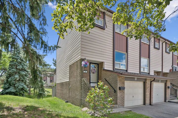 Property Photo: 1221 Dundix Road 37 ON L4Y 3Y9