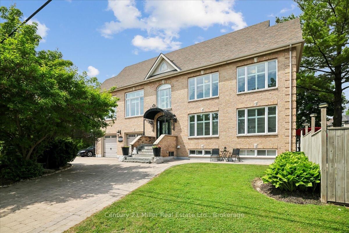 Property Photo:  2355 Old Carriage Road  ON L5C 1Y6 