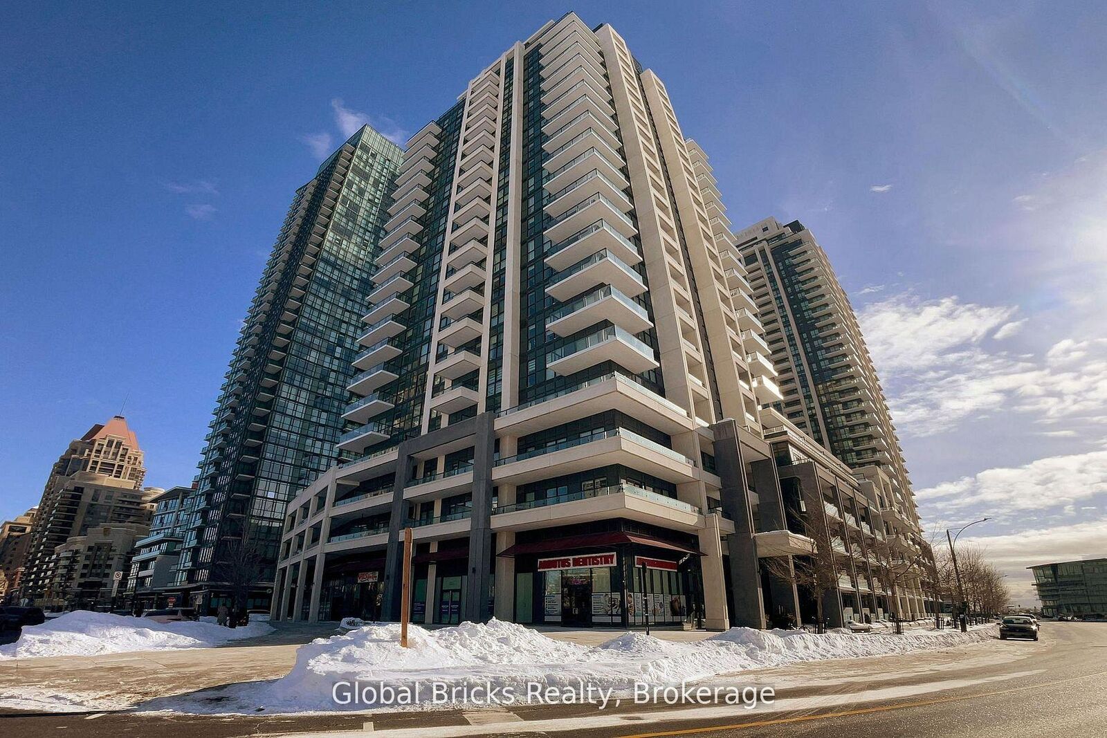 Property Photo: 4085 Parkside Village Drive 1405 ON L5B 0K9