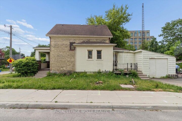 427 Duke Street W — photo 1