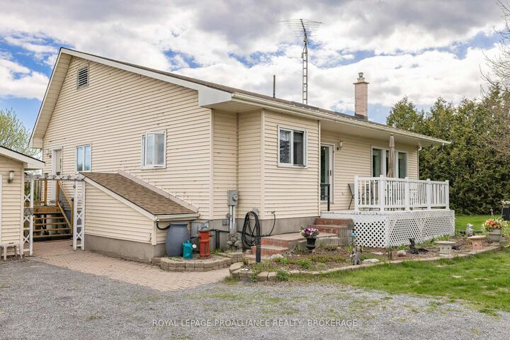 Property Photo: 706 Spithead Road ON K7G 2V6