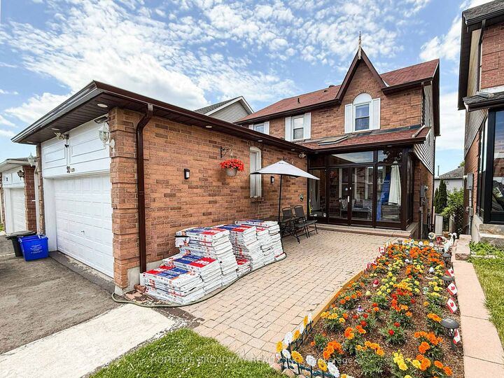 Property Photo: 90 Chapman Drive ON L1T 3E6