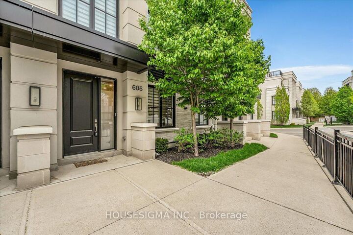 Property Photo: 1190 Cawthra Road 606 ON L5G 0A5