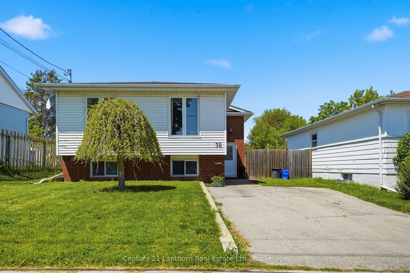 Property Photo: 38 Alfred Street ON K8V 2B1