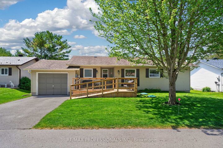 7 Tamarack Court — photo 1