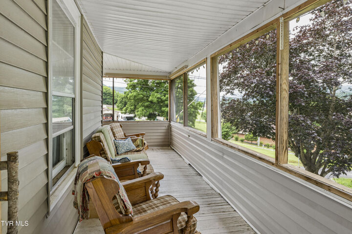 Property Photo: 210 Florida Avenue TN 37650