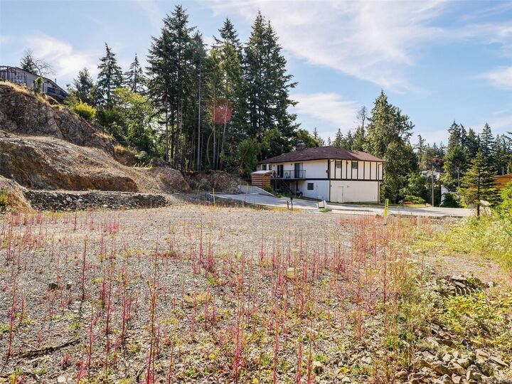 Property Photo: 2179 Yucca Pl BC V9B 6C4