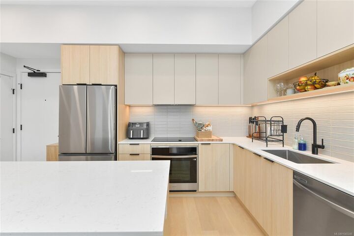 Property Photo: 3564B Ryder Hesjedal Way #412 BC V9C 0V4
