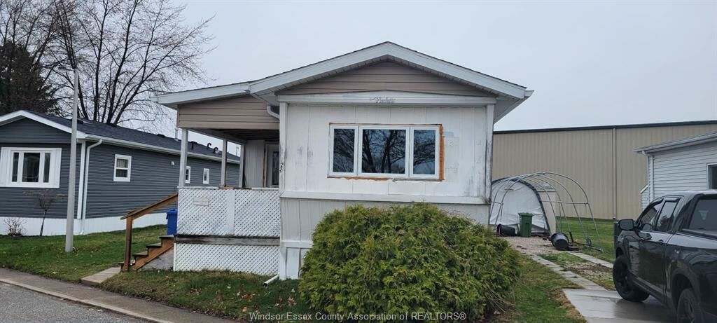 Property Photo: 22 Robin Crescent ON N8N 2S2