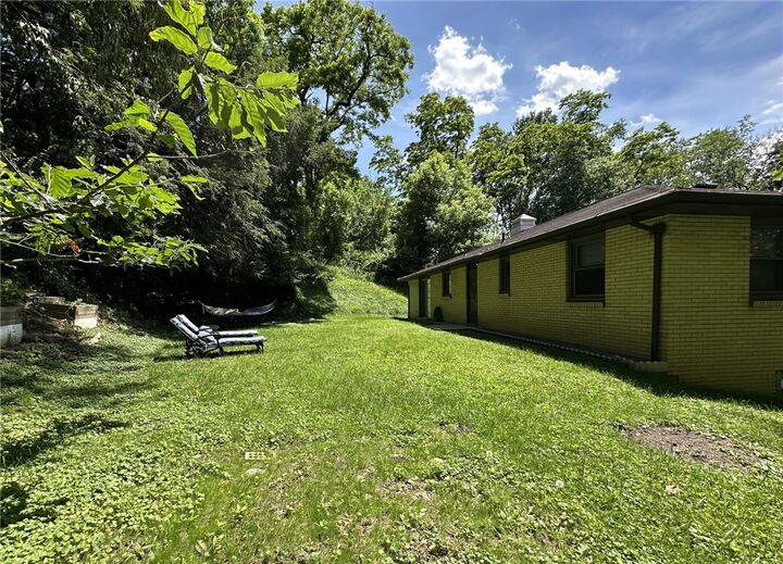 Property Photo: 1235 Free Ln PA 15145