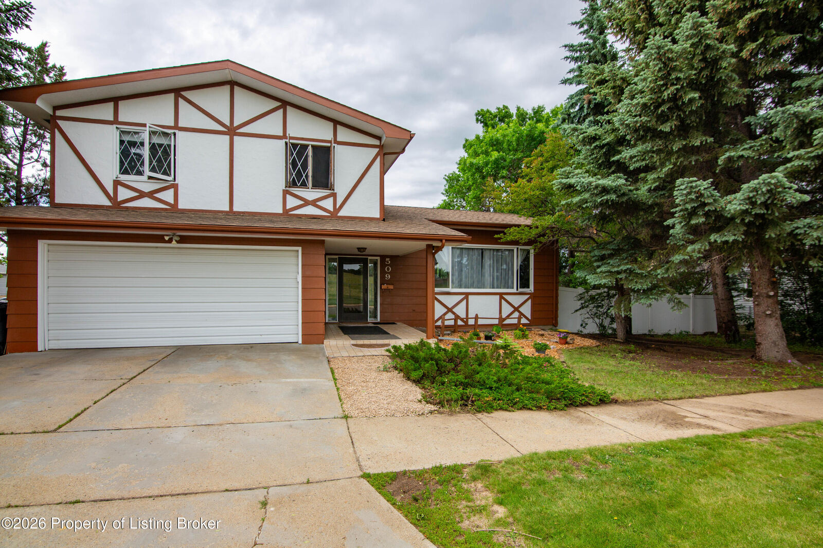 Property Photo: 509 6th Street W ND 58601