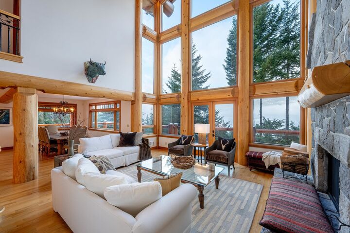 Property Photo: 3826 Sunridge Drive BC V8E 0W1