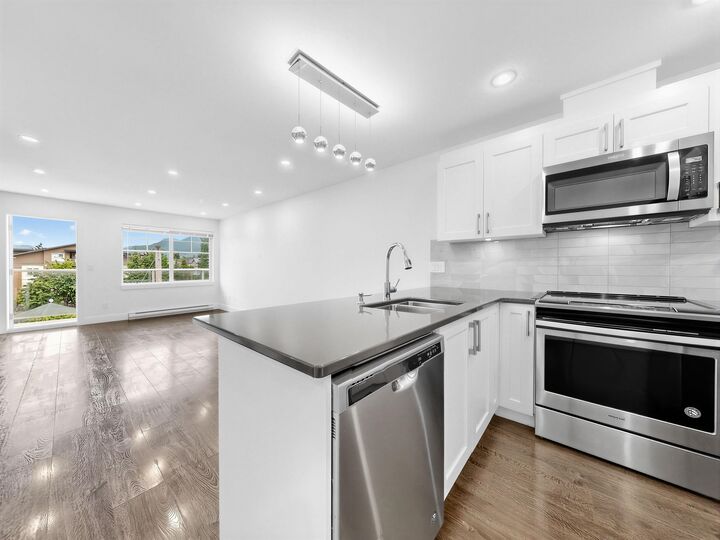 1990 Westminster Avenue 401 — photo 1
