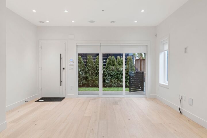 Property Photo: 2539 Grant Avenue 1 BC V5K 3G6