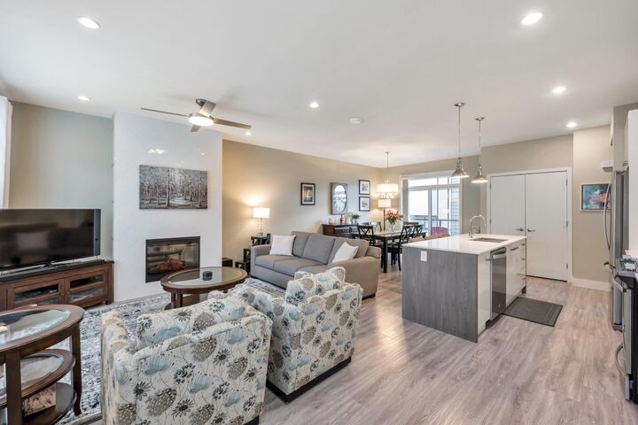 Property Photo: 1938 N Parrallel Road 31 BC V3G 0H1