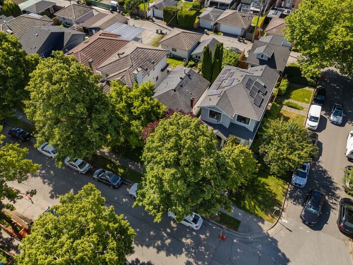 Property Photo: 116 E 37th Avenue BC V5W 1E4