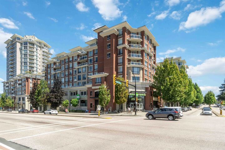 Property Photo: 4078 Knight Street 424 BC V5N 5Y9